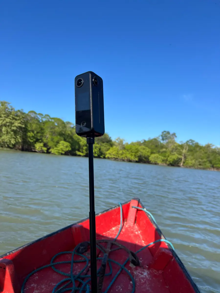 Câmera 360° montada em um caiaque durante captação na Ilha de Algodoal